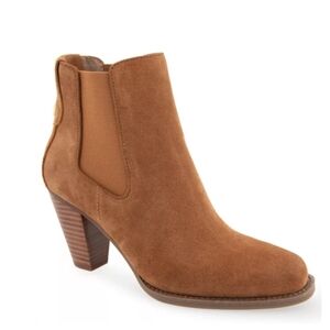 AEROSOLES Lido Mid Heel Boot Color: Tan Size 7